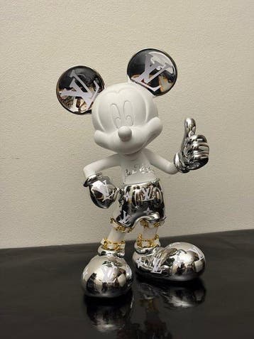 GF Exclusives - Louis Vuitton x Mickey Mouse Artwork By: GF, Antiquités & Art