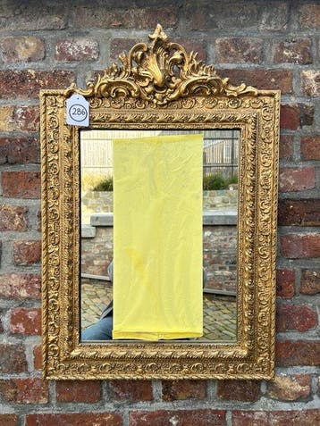 Lijst - 286. Antieke sierlijke goud vergulde spiegel. Evt.