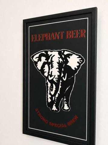Elephant Beer di Carlsberg - Spiegel - Glas, Hout - Kader