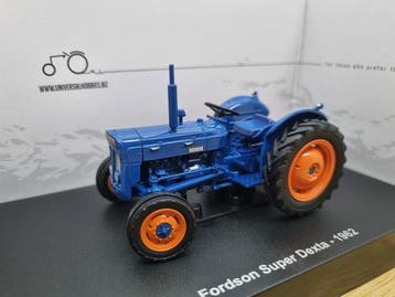 Universal Hobbies 1:32 - Machine agricole miniature -