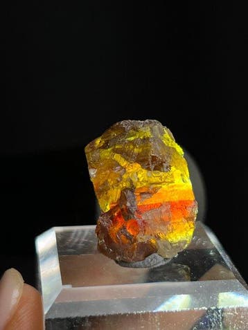 Cristal de sphalérite couleur miel-orange de qualité gemme