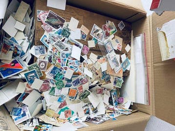 Monde - Déménagement – Boîtes pleines – Déstockage