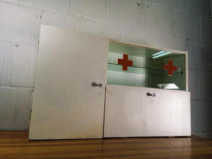 Armoire à pharmacie - Armoire de premiers secours - Bois,, Antiquités & Art, Antiquités | Assiettes décoratives & Carrelages