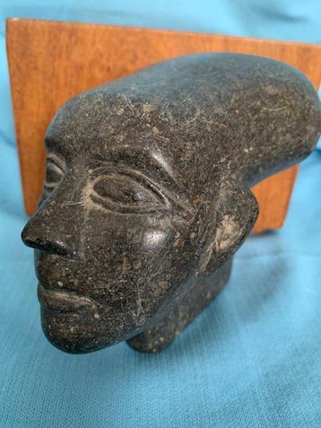Tête de personnage - Hoofdsculptuur - Pierre