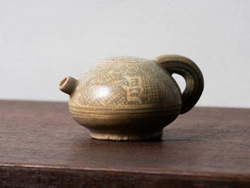 Goryeo-celadon waterdruppelaar met ingelegd