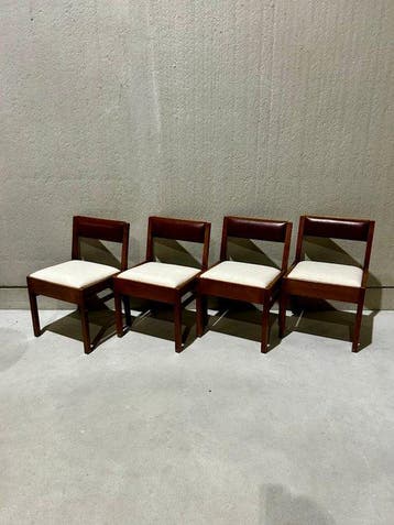 Stoel - Eik - Vier vintage stoelen, Antiek en Kunst