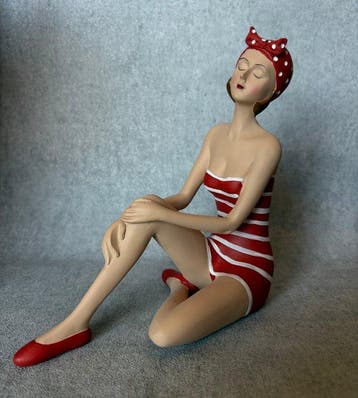 Beeld, Elegante zittende dame - 19 cm - Hars
