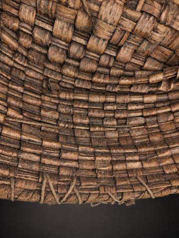 Spectaculaire houten olifantenmasker met gevlochten