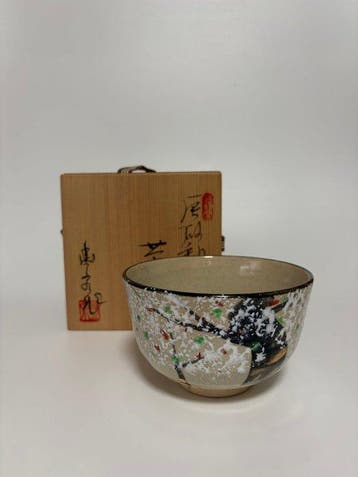 Paar Japanse Kutani-aardewerk chawan – met inktwas- en