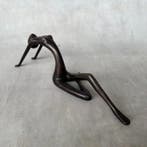 Beeld, NO RESERVE PRICE - Stretching Lady - 9 cm - Brons