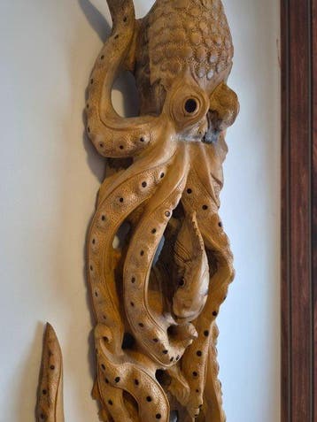 Beeldje, Statue of two octopuses, with fantastic details. -