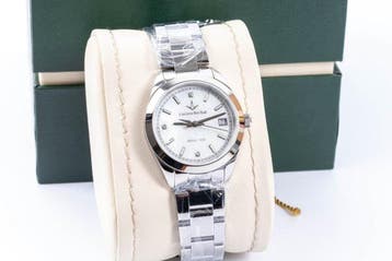 Lucien Rochat - Madame - Mother of Pearl & diamonds- 32 mm -