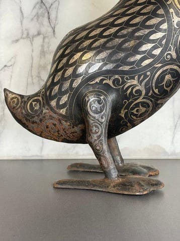 sculptuur, Large Antique Silver-Inlaid Metal Swan Sculpture