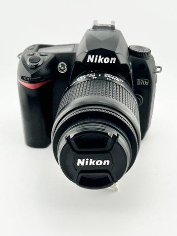 Nikon D70s + AF NIKKOR 80-200mm f/4.5-5.6D Digitale camera