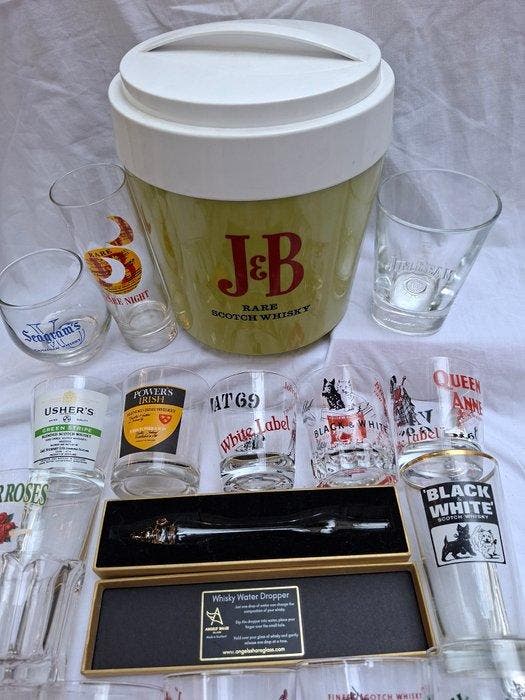 Figuur - Whiskey/whisky vintage 22 objecten w.o. water, Antiek en Kunst, Antiek | Speelgoed