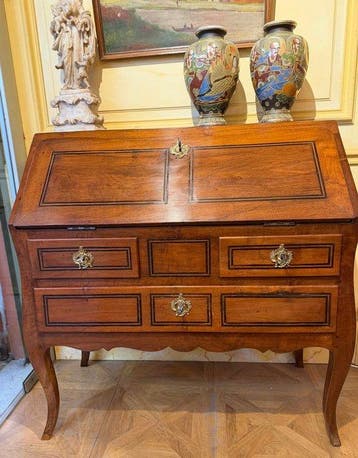 Bureau - Walnoot - Hellingbureau