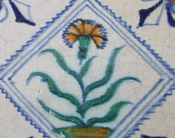 Tegel - Gekleurde Anjer in kwadraat - 1600-1650, Antiek en Kunst