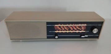 Mivar - R-40 Tabletop AM/FM Transistor Radio