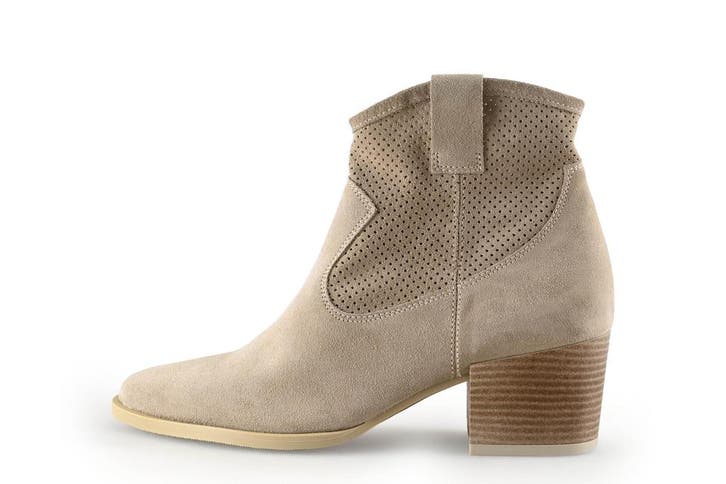 Clarks Enkellaarzen in maat 38 Beige, Kleding | Dames, Schoenen, Beige, Zo goed als nieuw, Lage of Enkellaarzen, Verzenden