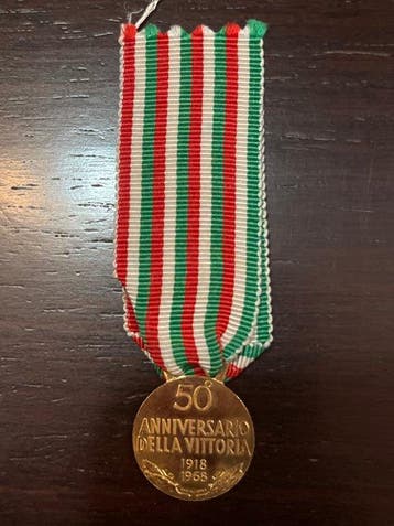 Italie. Medaglia doro - 50esimo della Vittoria - 5,1 gr