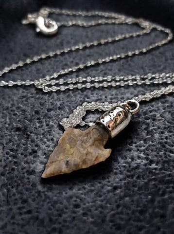 Musteriense Vuursteen Arrowhead (Zonder minimumprijs)