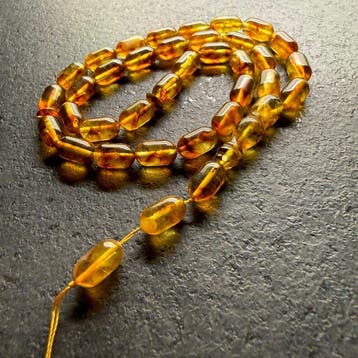 Tesbih, perles de chapelet, en forme de capsule. - Ambre -