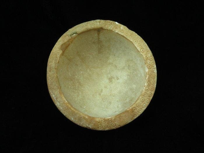 Byzantijns Albast Versierde kom met punt-cirkeldecoraties, Antiek en Kunst, Antiek | Overige Antiek