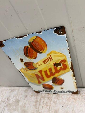 Nuts – Emaille reclamebord met hazelnoten – Klassieke