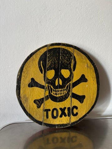 Handgeschilderd houten waarschuwingsbord TOXIC – schedel, Antiek en Kunst