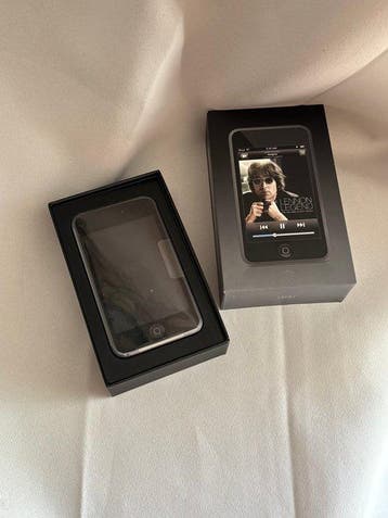 Apple - iPod touch 1st generation 8 GB Lennon A1213 - boxed