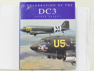 A Celebration of the DC-3 – Arthur Pearcy, Engelstalig lu., Boeken, Ophalen of Verzenden, Nieuw