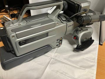 Sony DCR-VX9000E met adapter ,videokabel ,accu,voedingskabel