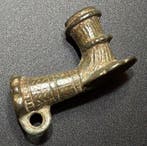 Islamique Bronze Pipe richement ornée avec une belle patine