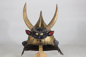 Harnas - Japan - E3-191 Goud Eboshinari Kabuto met Shigami