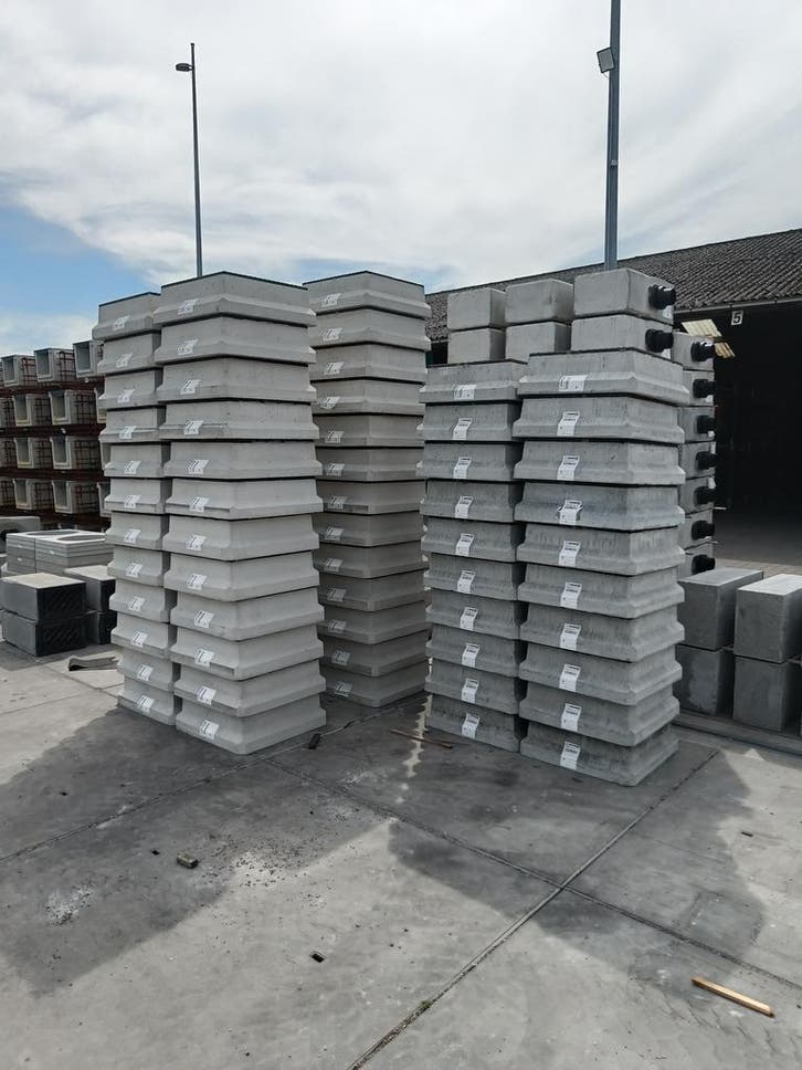 Nieuwe rijwegdeksels beton gietijzer, Doe-het-zelf en Bouw, Buizen en Afvoer, Nieuw, Verzenden