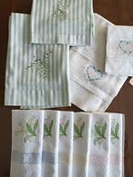 Handdoek - 65 cm - 50 cm - Met de hand geborduurd