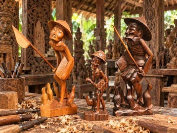 Drie art deco houtsnijwerken - Beeld - Indonesië (Zonder, Antiek en Kunst