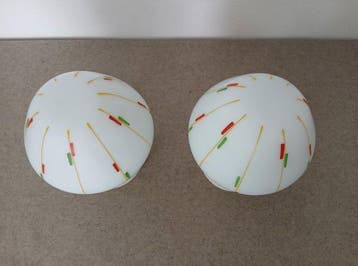 Plafondlamp - opaline, grafisch design - Twee vintage lampen