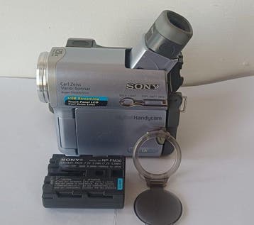 Sony DCR-TRV14E Digital Video Camera Recorder Mini DV-DV