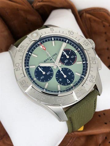 Breitling - Avenger B01 Chronograph 44 - AB0147101L1X1 -