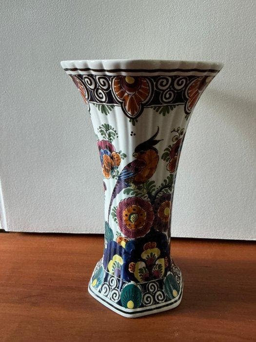 De Porceleyne Fles, Delft, Velsen, Sassenheim - Vase (2) -, Antiek en Kunst, Antiek | Glaswerk en Kristal