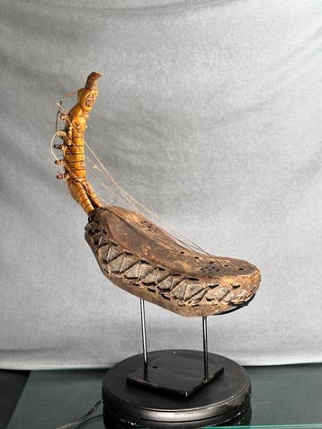 Zeldzame boogvormige antropomorfe Mangbetu-harp – RDC -