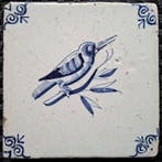Tegel - 4 antieke tegels met vogels, waaronder ijsvogel. -