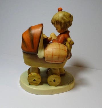 Goebel - M.I. Hummel - Statuette, Doll Mother -