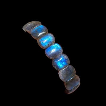 Topkwaliteit. Blauwe labradoriet uit Madagaskar. Elke parel
