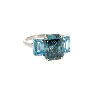 Ring - 14 karaat Witgoud - 5.51ct. tw. Blauw Diamant (Fancy
