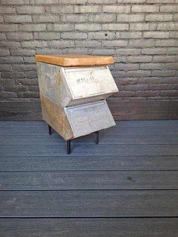 Design industriel Récipient - Chêne - 1960-1970 - Deux bacs