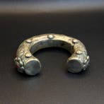 Een grote Jemenitische armband, circa 1900 - Armband, Antiek en Kunst, Kunst | Niet-Westerse kunst