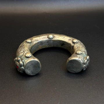 Een grote Jemenitische armband, circa 1900 - Armband, Antiek en Kunst, Kunst | Niet-Westerse kunst