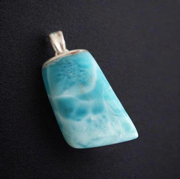Natuurlijk onbewerkte Larimar van hoge kwaliteit.
